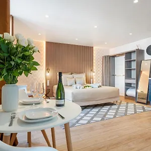  Apartment Renting - Massena - Luxe - Jacuzzi - Terrace - King Bed - Ac